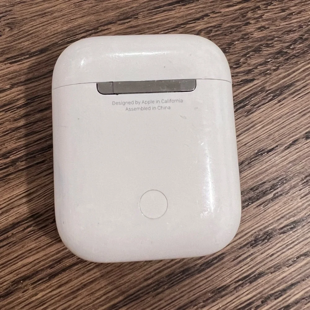 Authentic Apple Watch series 2 and apple airpod - Picture 9 of 12